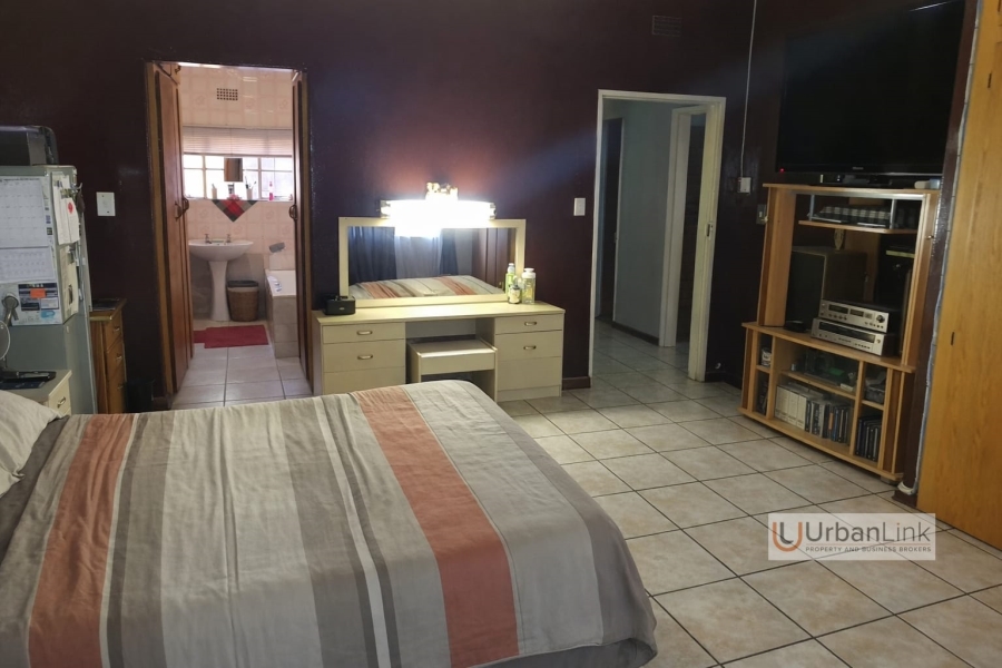 4 Bedroom Property for Sale in Rustenburg Central North West